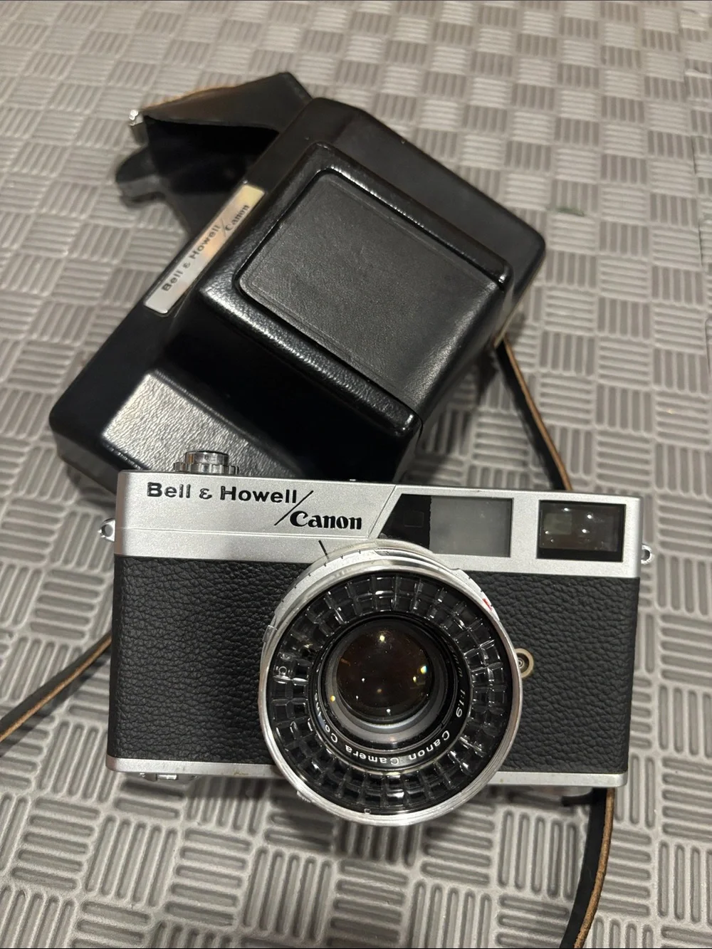 Vintage Bell&Howell Canon Canonet 19 35mm Camera with 45mm f/1.9 lens- Untested